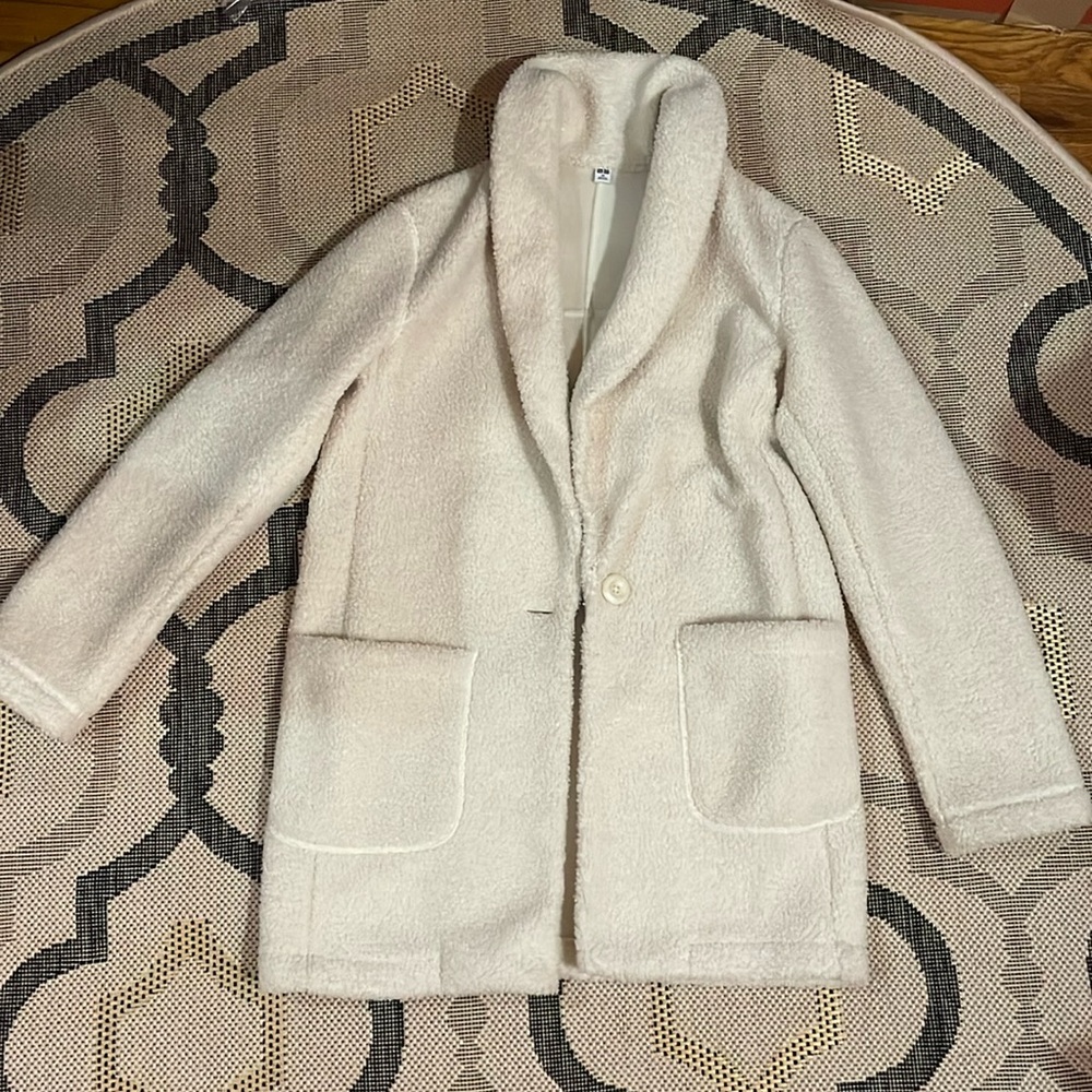 Uniqlo Fleece Sweater Coat. Ivory. XS. Deep pockets. Mid-length.